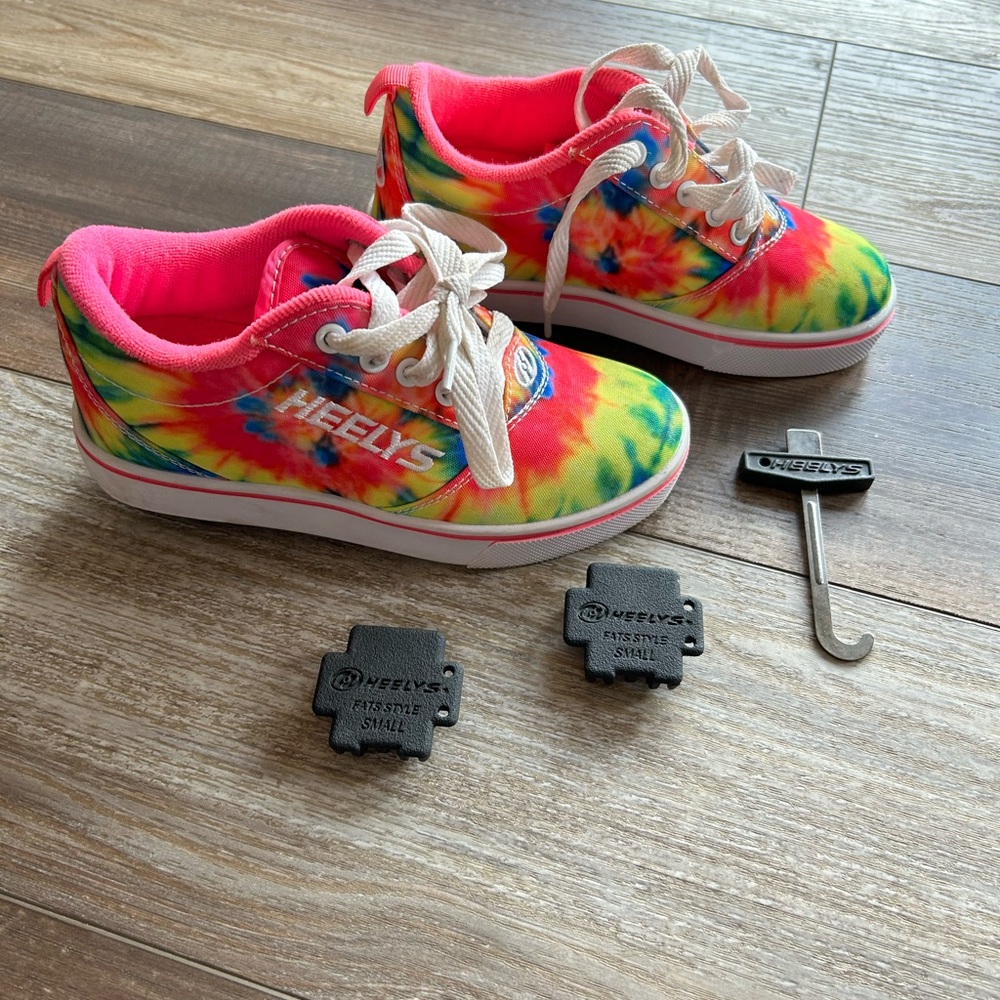 Girls Heely shoes Size 1 - like new